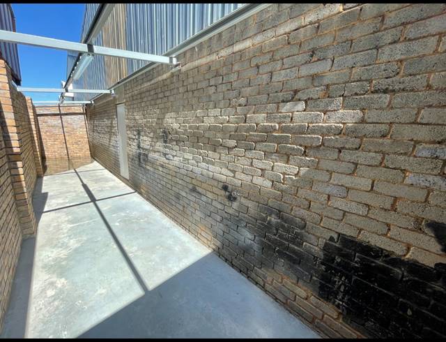 276M² FACTORY TO LET IN ANDERBOLT